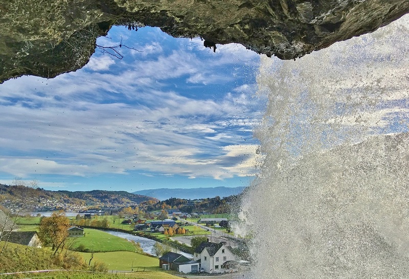 Waterfalls Steinsdalsfossen